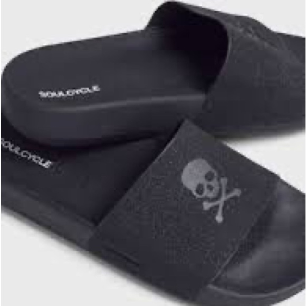 NWOT Soul Cycle Legend Skull Sparkle Slide in Black | Size Men’s 5 / Women’s 7